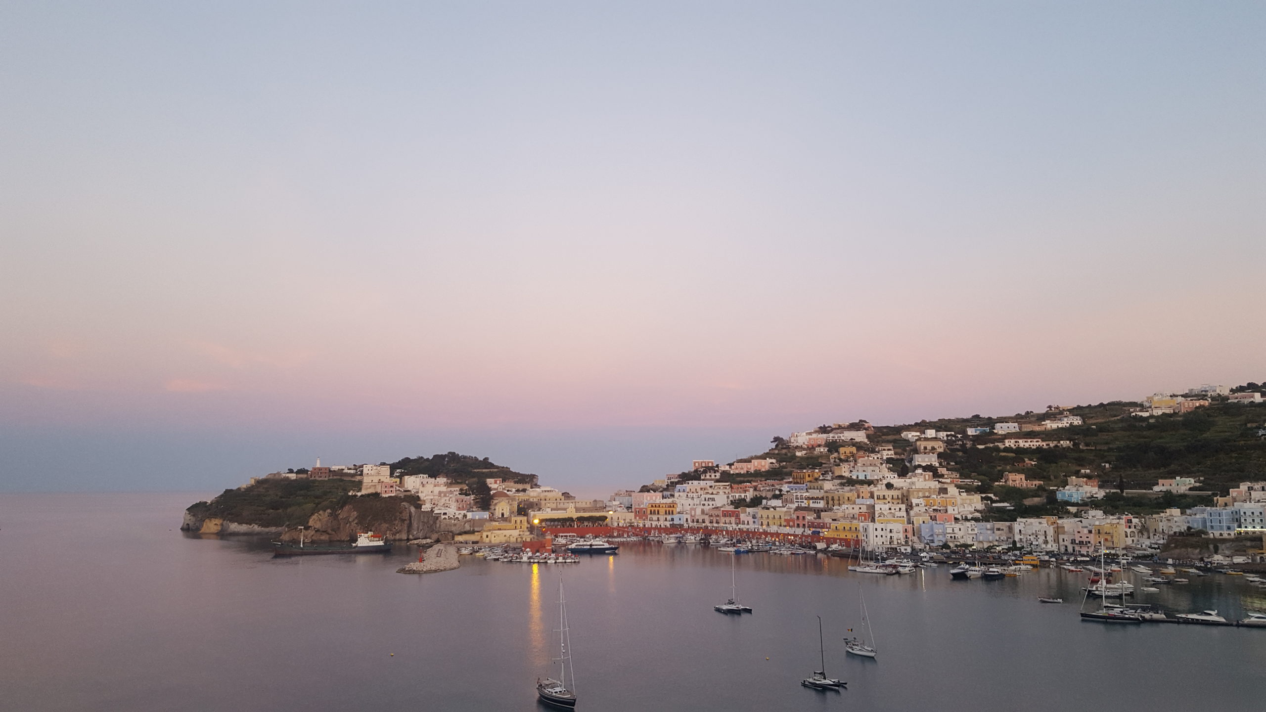 tramonto sul porto di Ponza