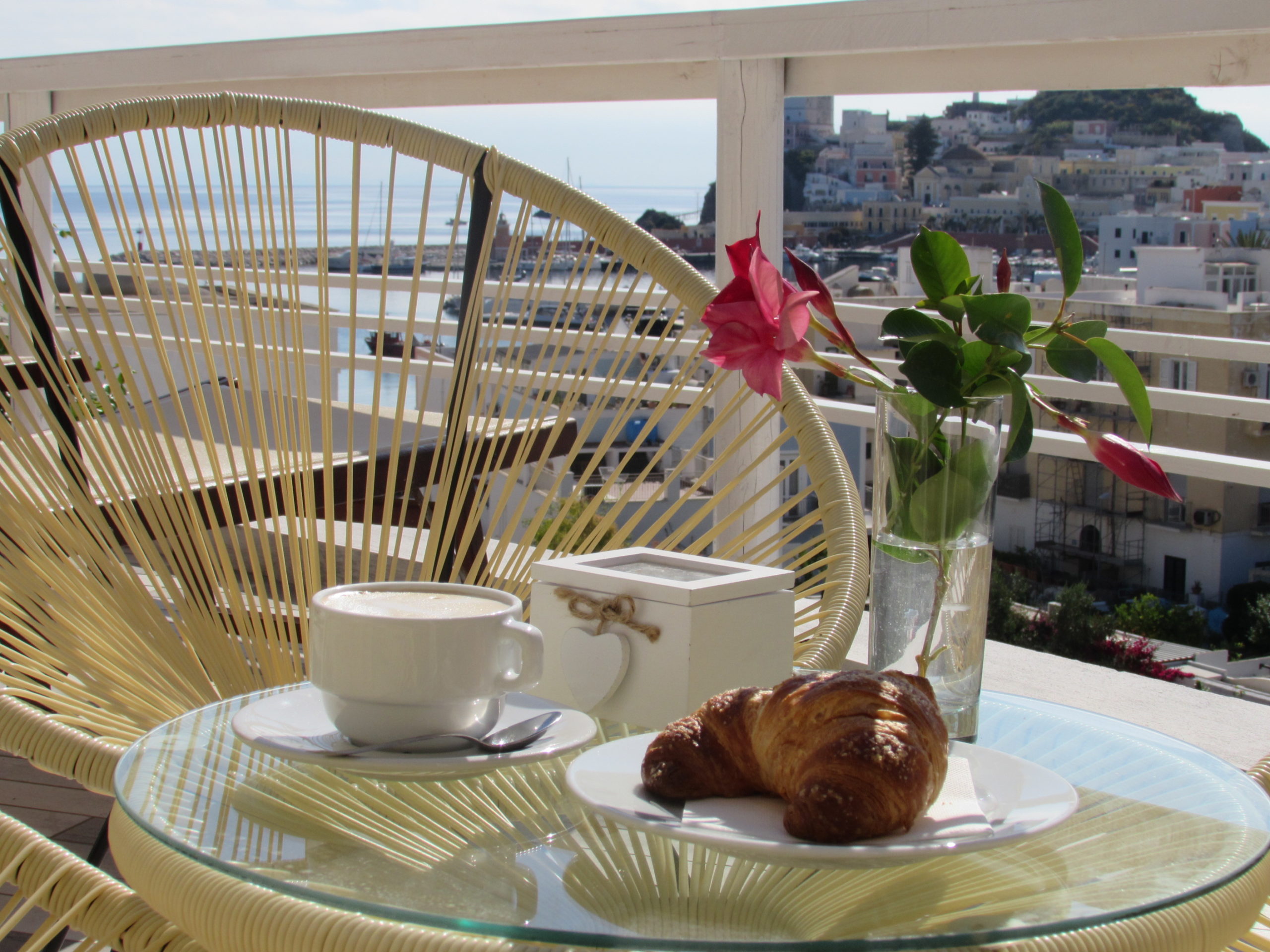 colazione con vista su ponza