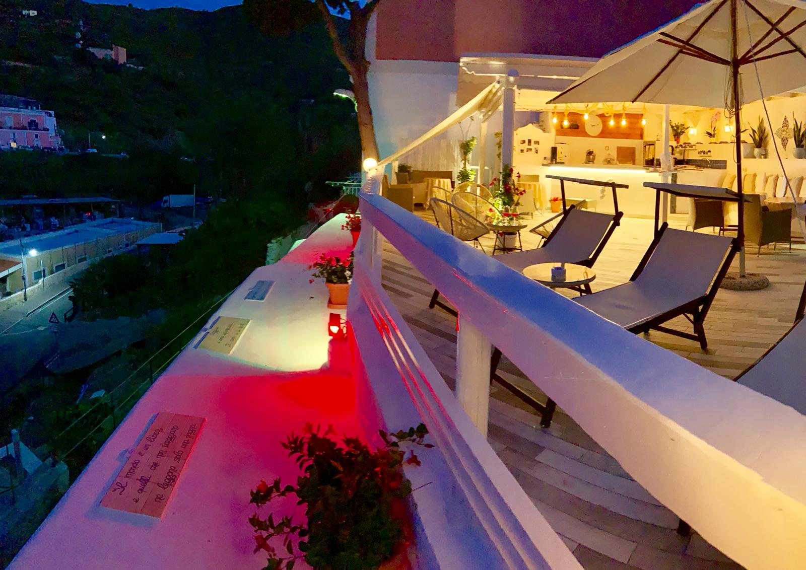 esterno notte b&b laura ponza