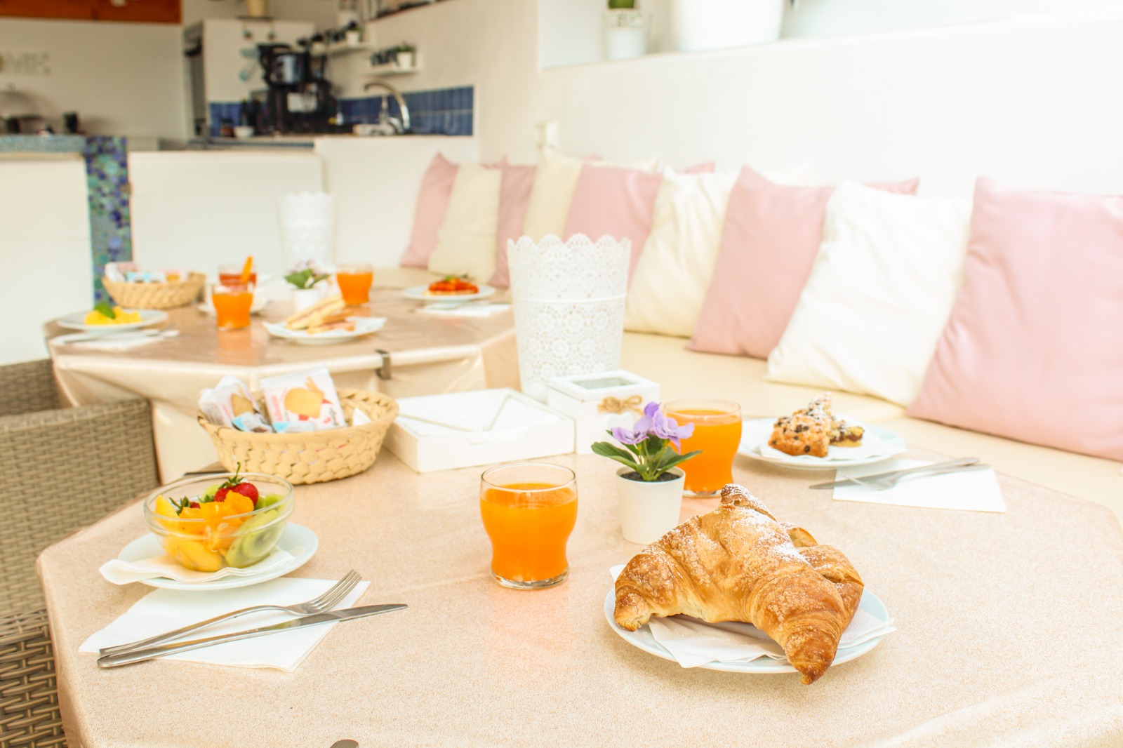 da laura isola di ponza colazione